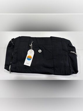 Vuori Gym Bag Black NWT Durable Water-Resistant Zippered Shoe Compartment Strap